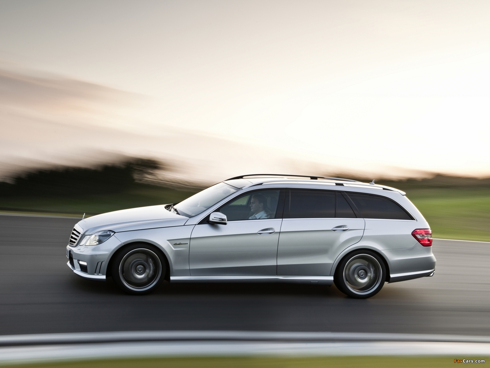 Mercedes-Benz E 63 AMG Estate (S212) 2009–11 pictures (1600 x 1200)