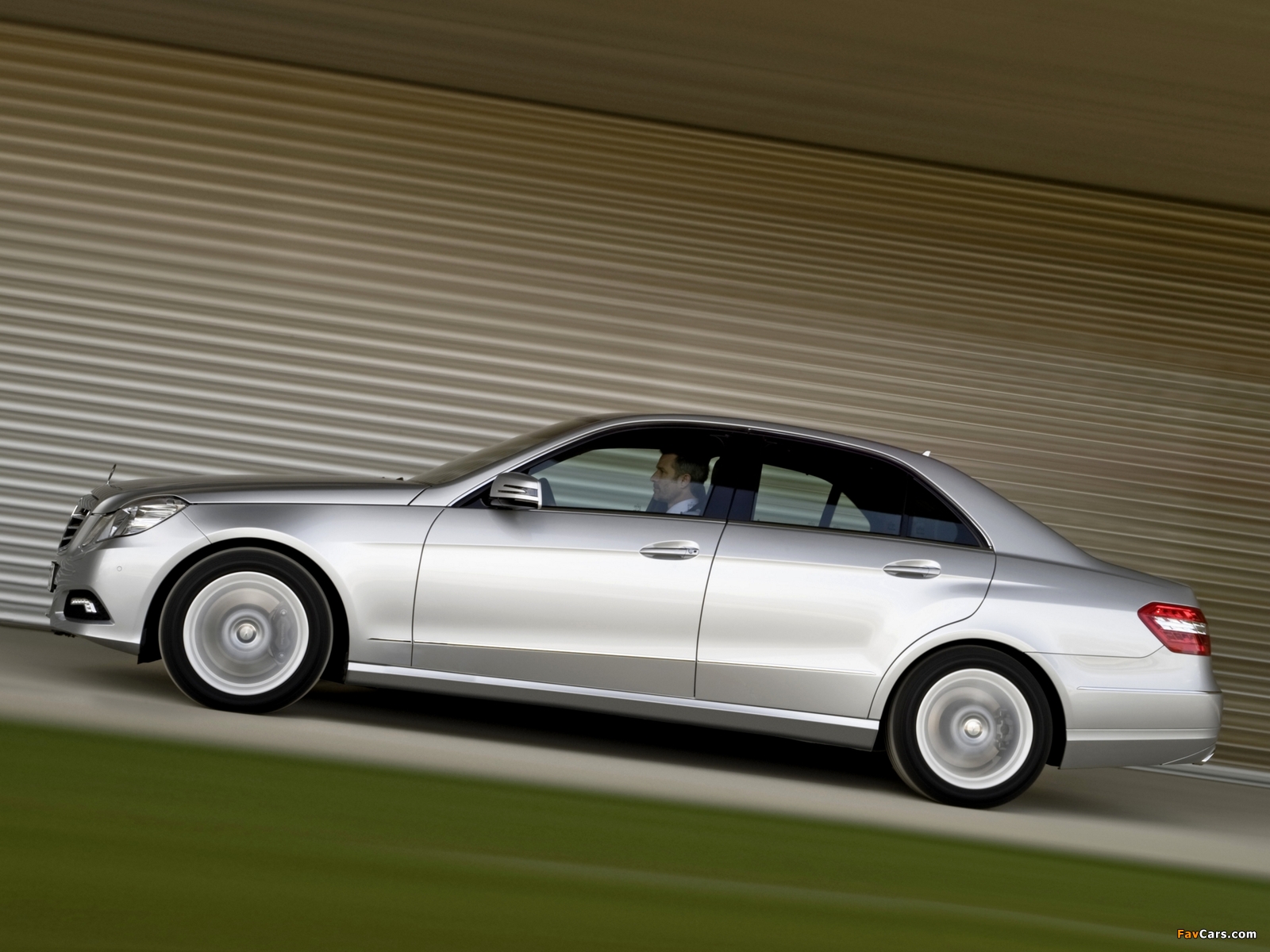 Mercedes-Benz E 500 (W212) 2009–12 pictures (1600 x 1200)