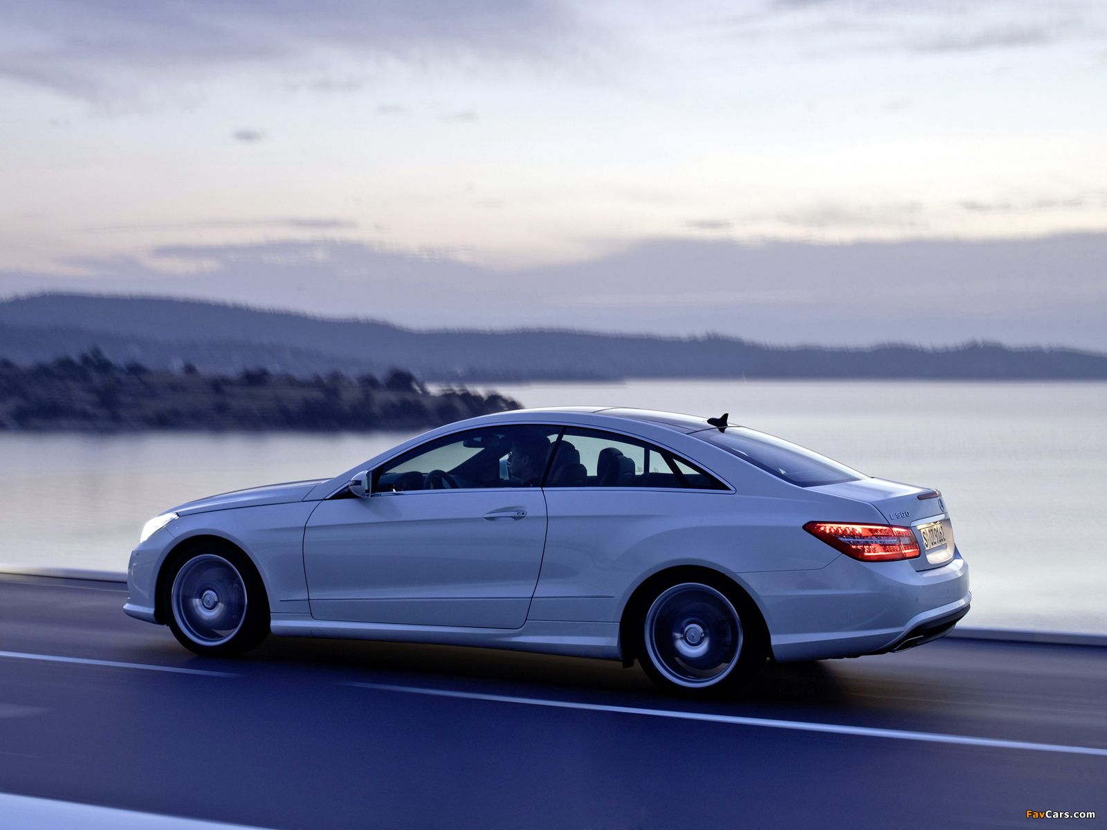 Mercedes-Benz E 500 Coupe AMG Sports Package (C207) 2009–12 pictures (1600 x 1200)