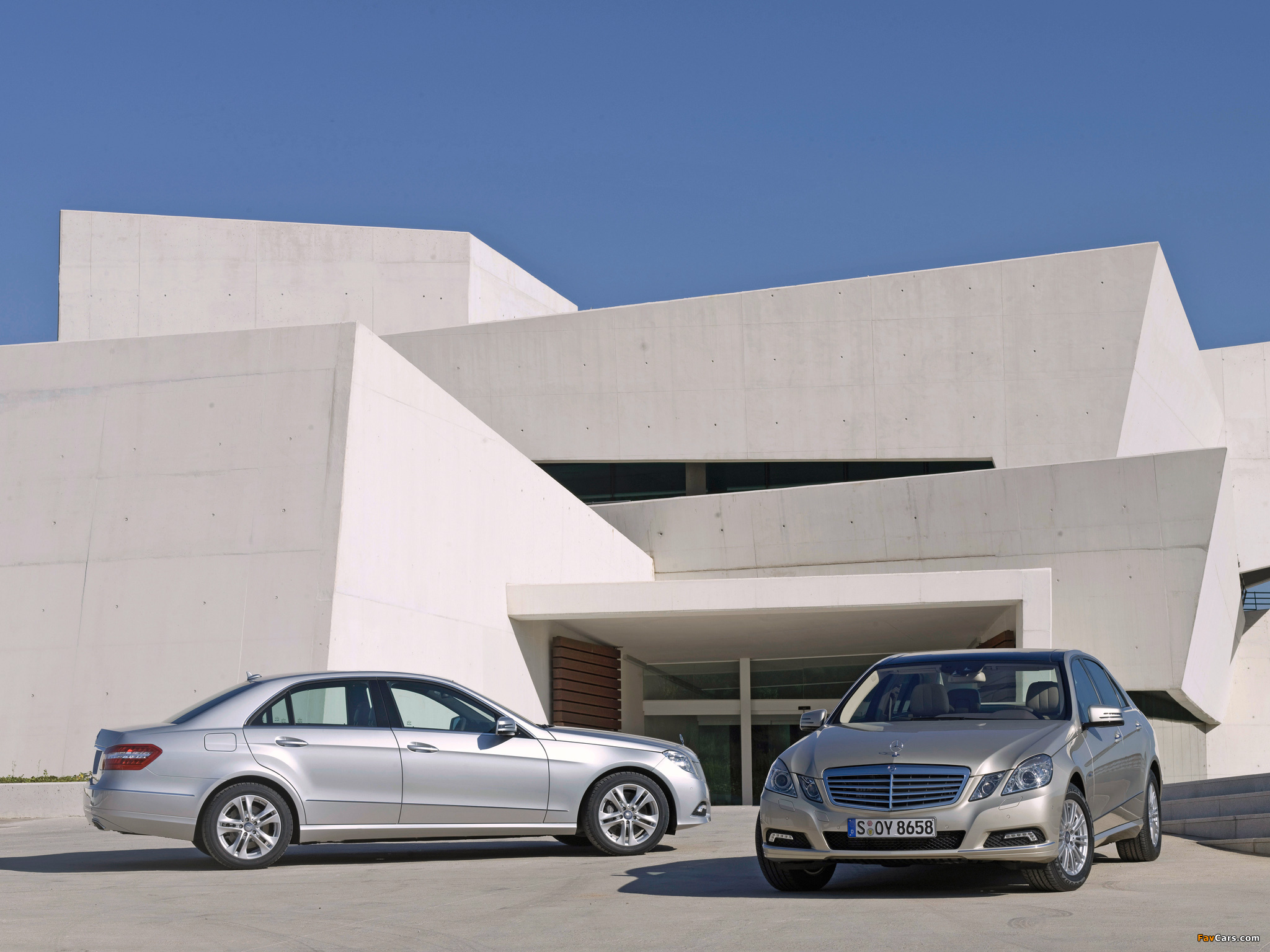 Mercedes-Benz E500 & E350 CDI (W212) 2009 wallpapers (2048 x 1536)