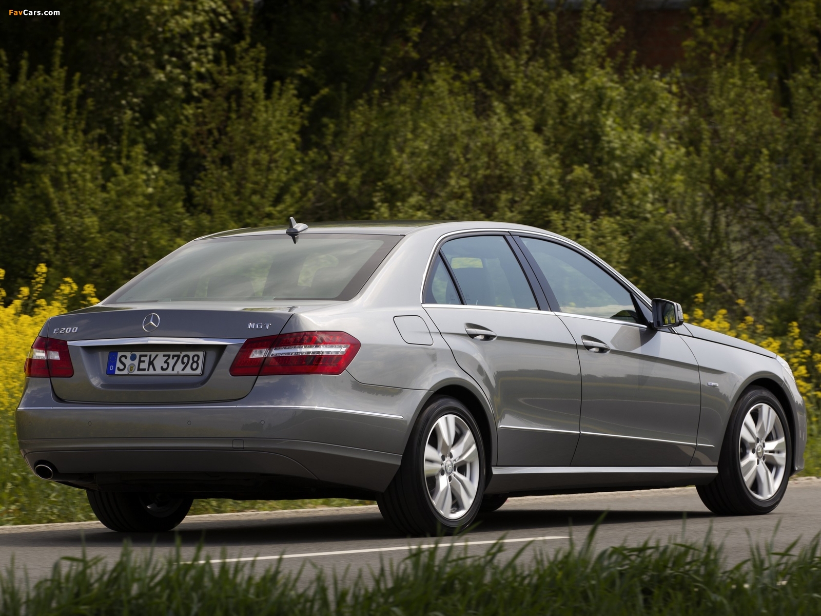 Mercedes-Benz E 200 NGT (W212) 2011–12 photos (1600 x 1200)