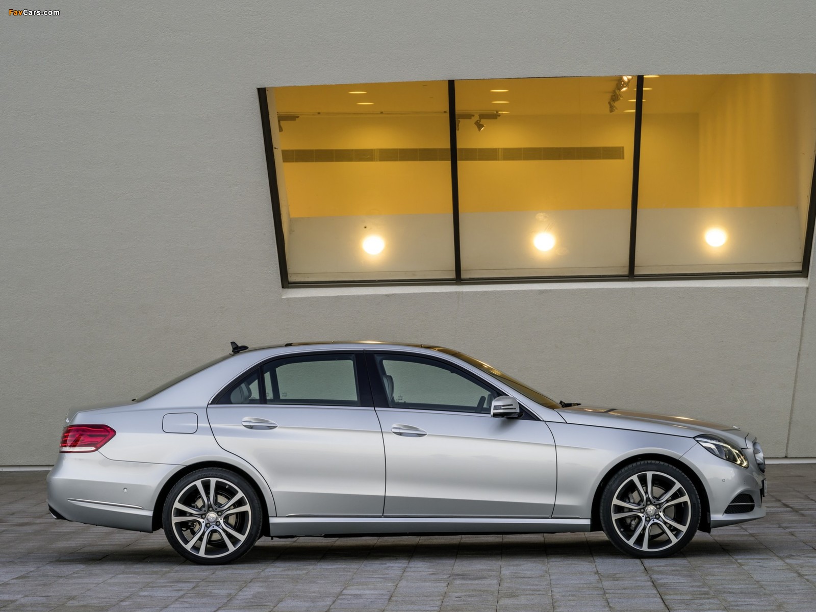 Mercedes-Benz E 350 4MATIC (W212) 2013 pictures (1600 x 1200)