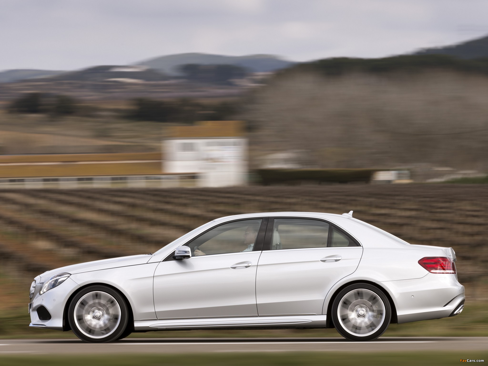 Mercedes-Benz E 400 AMG Sports Package (W212) 2013 wallpapers (2048 x 1536)