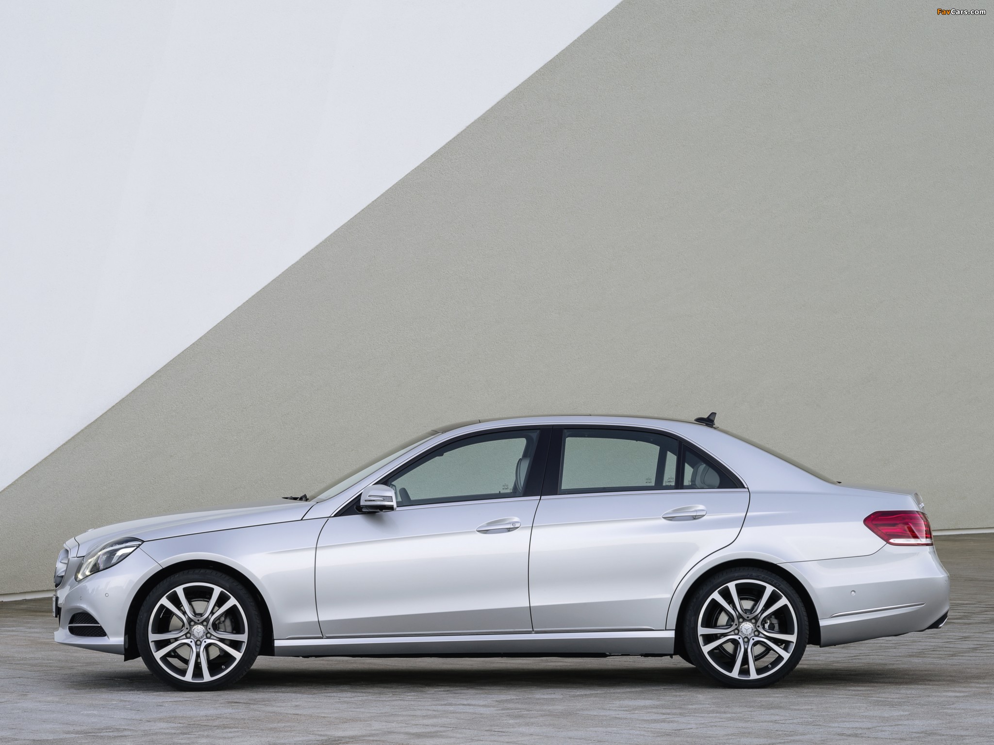 Mercedes-Benz E 350 4MATIC (W212) 2013 wallpapers (2048 x 1536)