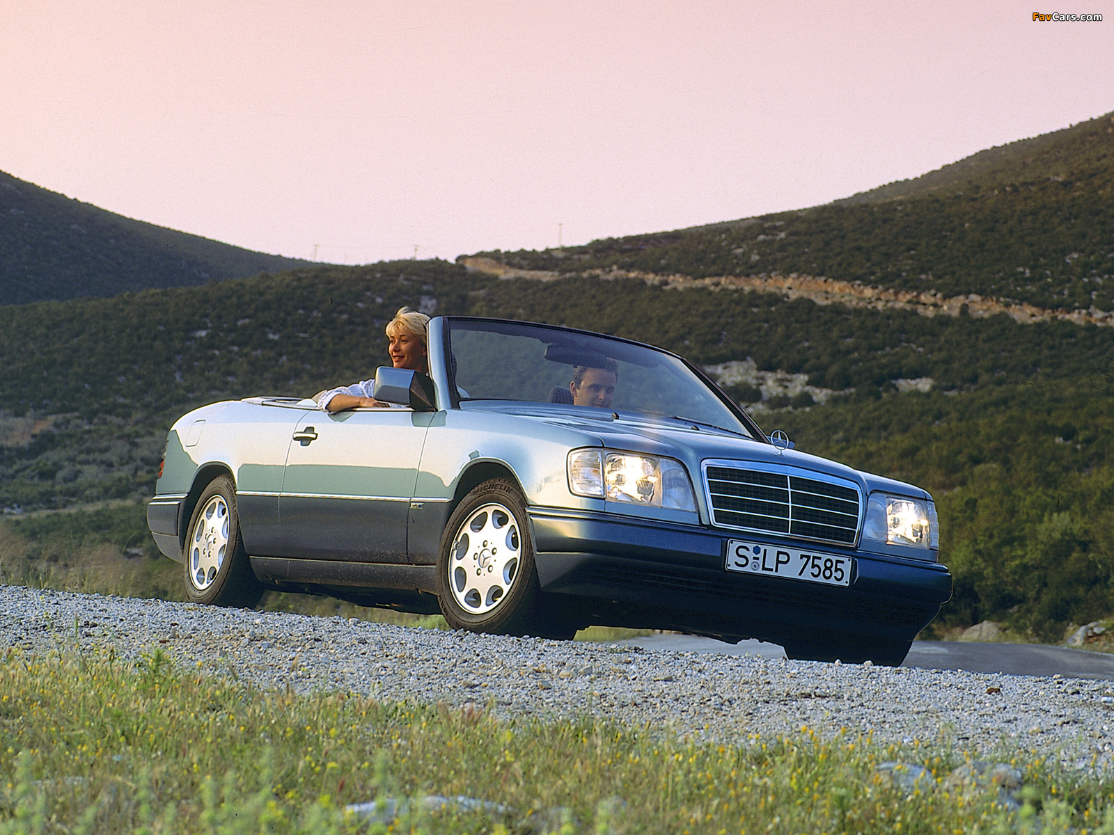 Photos of Mercedes-Benz E 220 Cabrio (A124) 1993–96 (1600 x 1200)