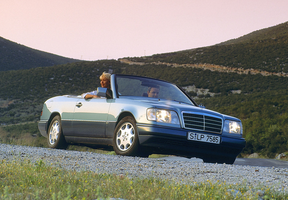 Photos of Mercedes-Benz E 220 Cabrio (A124) 1993–96