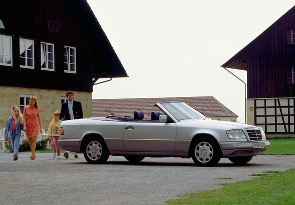 Photos of Mercedes-Benz E 200 Cabrio (A124) 1994–96