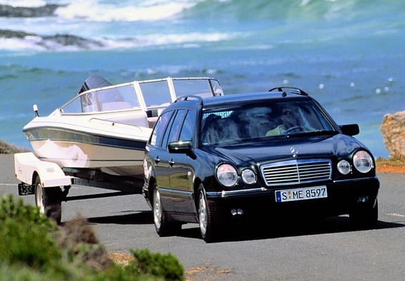 Photos of Mercedes-Benz E 280 4MATIC Estate (S210) 1997–99
