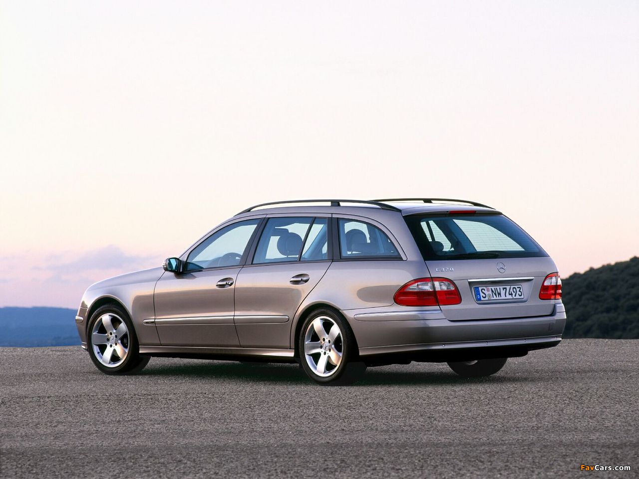 Photos of Mercedes-Benz E 320 Estate (S211) 2002–06 (1280 x 960)