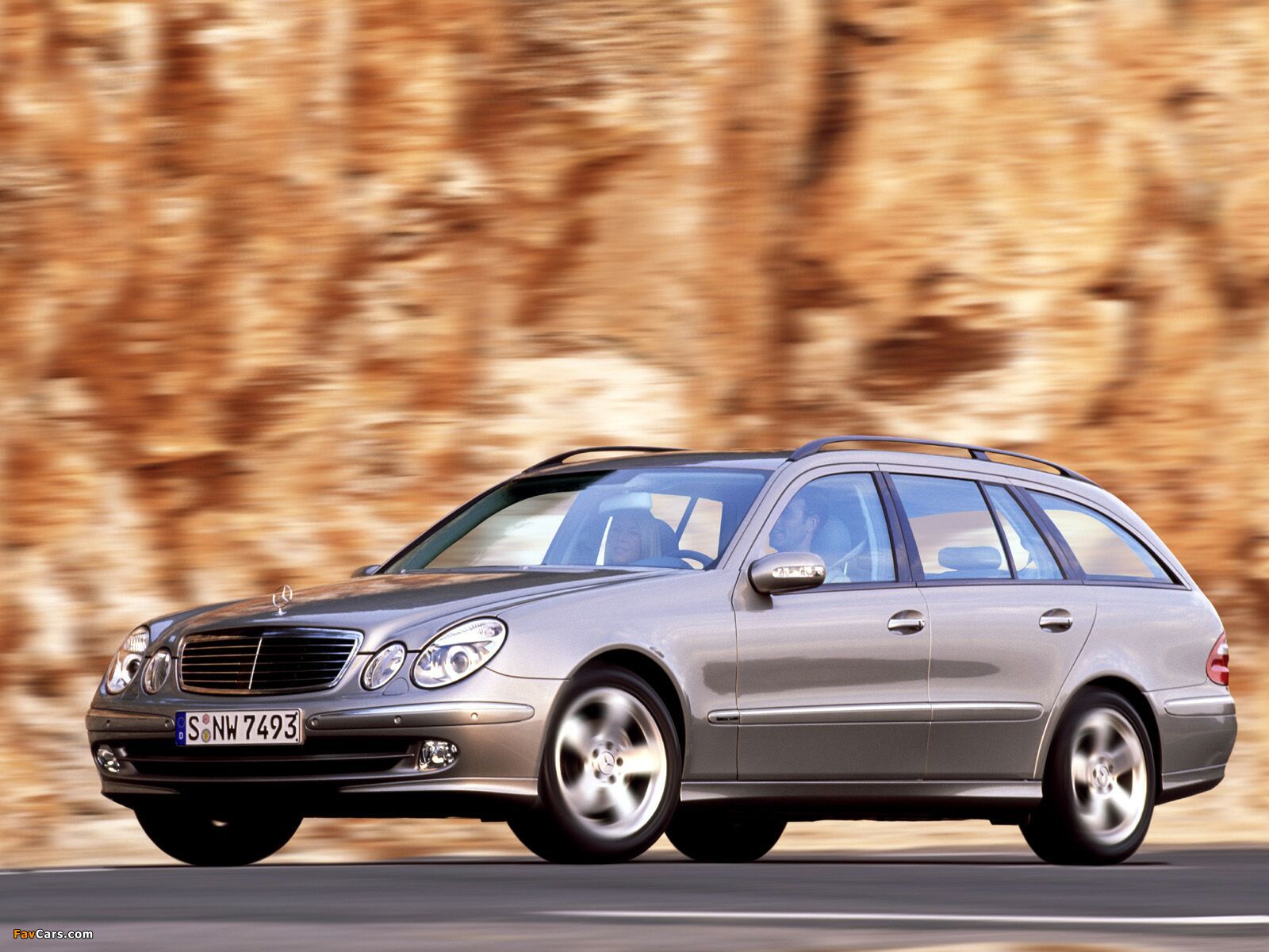 Photos of Mercedes-Benz E 320 Estate (S211) 2002–06 (1600 x 1200)