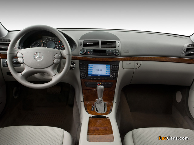 Photos of Mercedes-Benz E 500 Estate (S211) 2003–06 (640 x 480)