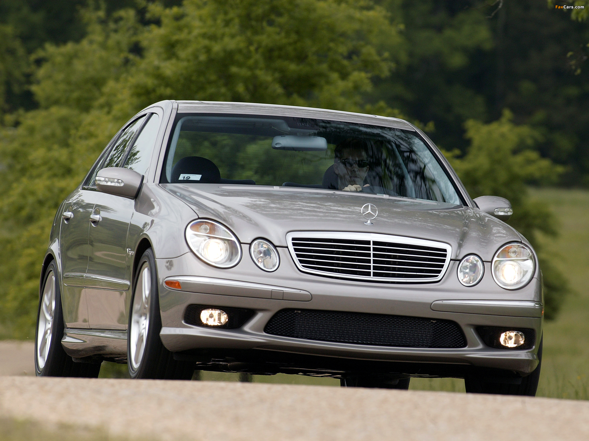 Photos of Mercedes-Benz E 55 AMG US-spec (W211) 2003–06 (2048 x 1536)