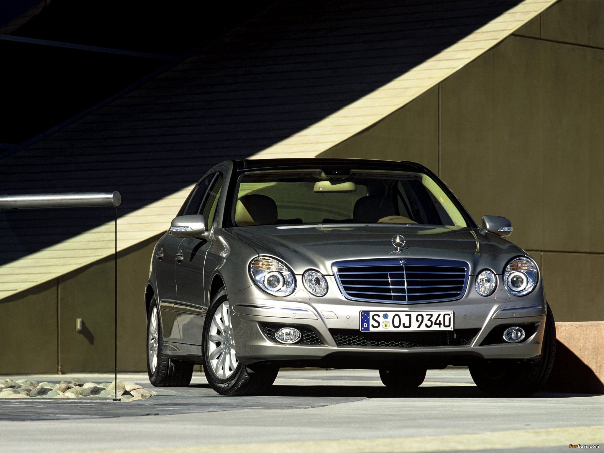 Photos of Mercedes-Benz E 350 (W211) 2006–09 (2048 x 1536)