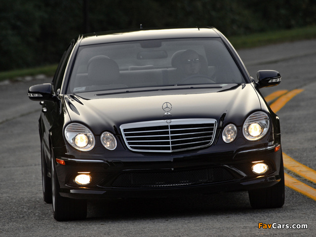 Photos of Mercedes-Benz E 350 4MATIC US-spec (W211) 2006–09 (640 x 480)
