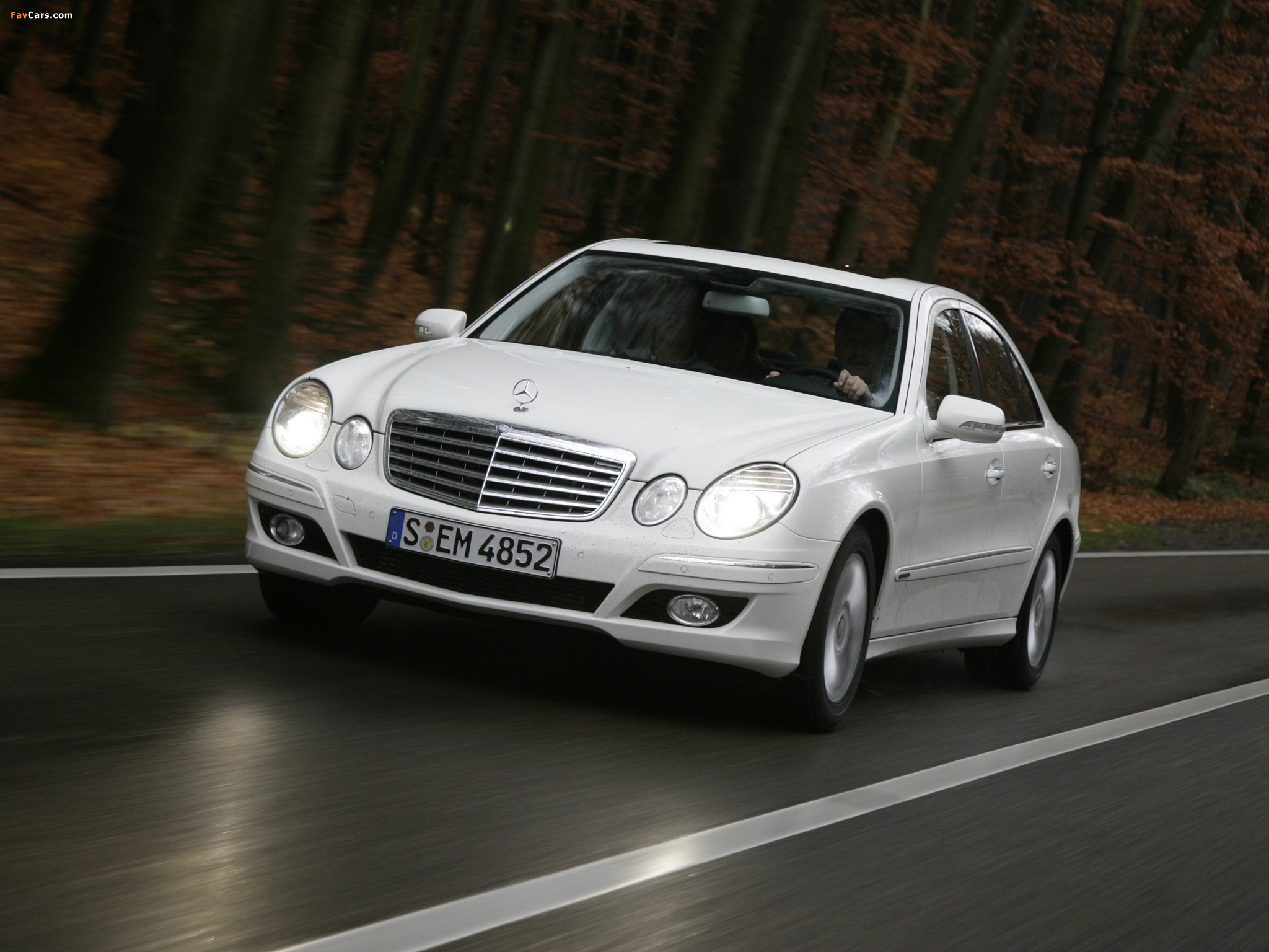 Photos of Mercedes-Benz E 300 BlueTec (W211) 2008–09 (2048 x 1536)