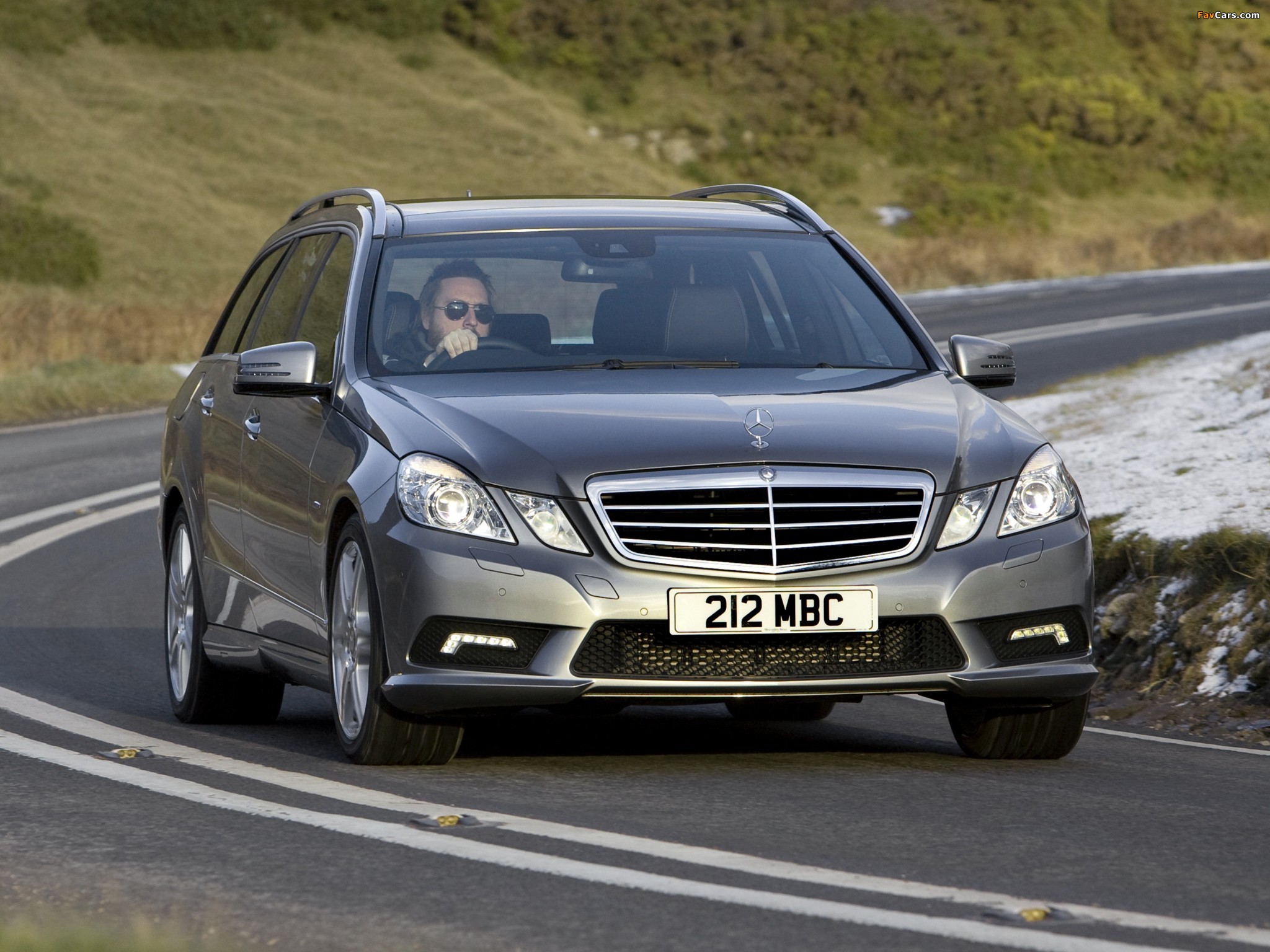 Photos of Mercedes-Benz E 250 CDI AMG Sports Package Estate UK-spec (S212) 2009–12 (2048 x 1536)