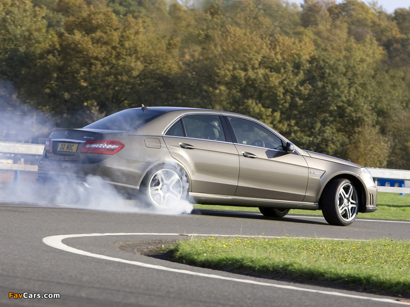 Photos of Mercedes-Benz E 63 AMG UK-spec (W212) 2009–11 (800 x 600)