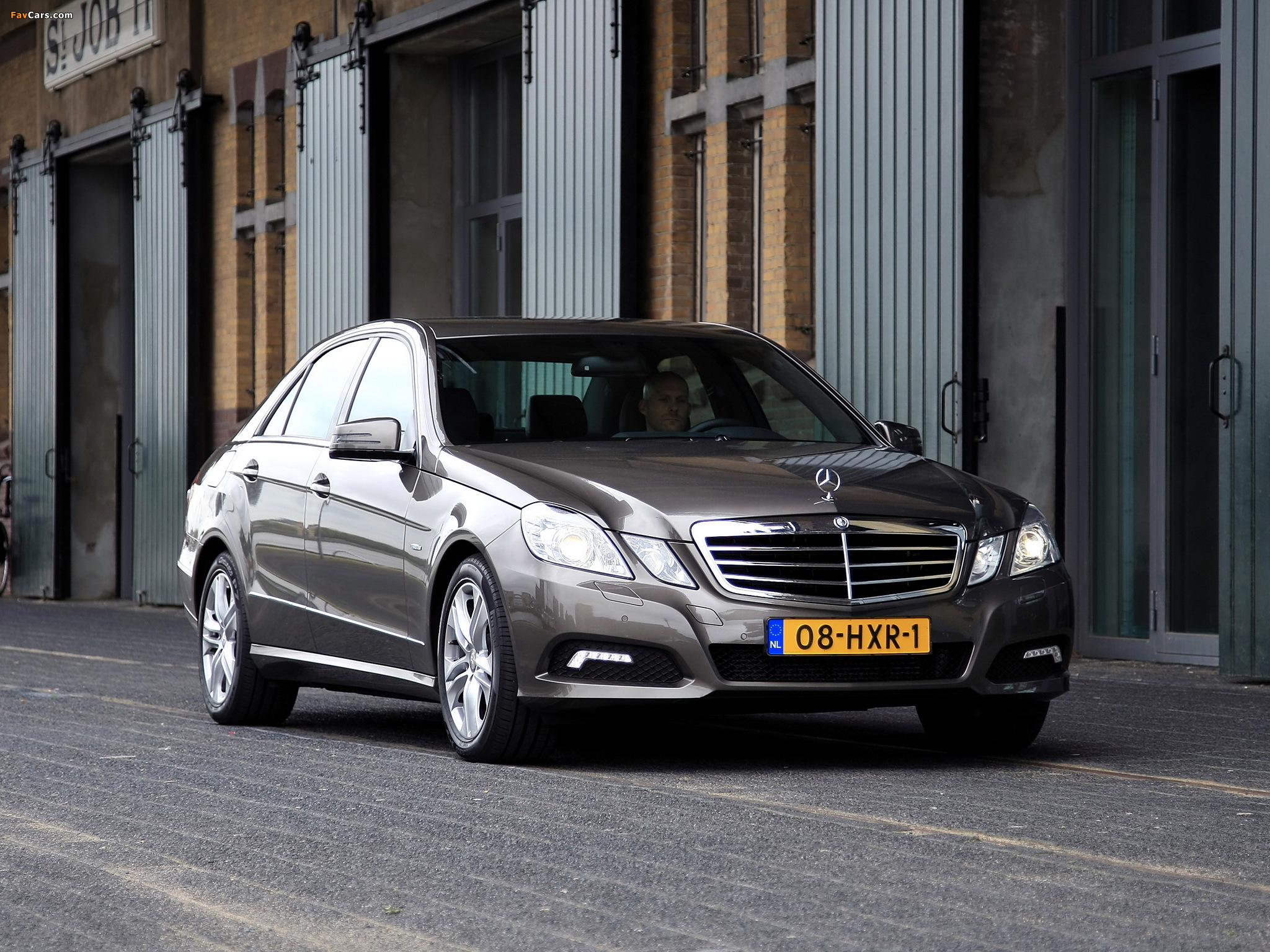 Photos of Mercedes-Benz E 250 CDI (W212) 2009–12 (2048 x 1536)