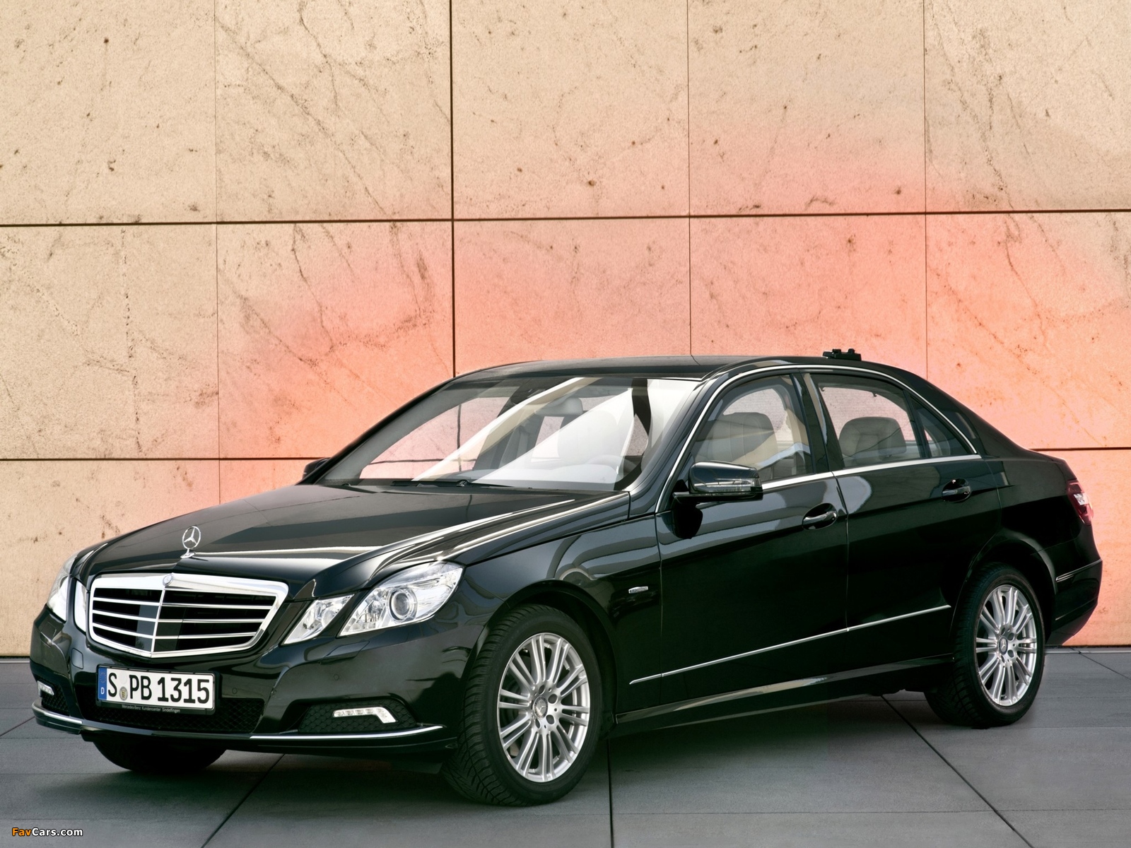 Photos of Mercedes-Benz E-Klasse Guard (W212) 2009–12 (1600 x 1200)