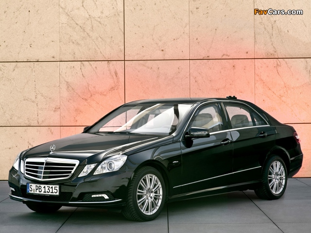 Photos of Mercedes-Benz E-Klasse Guard (W212) 2009–12 (640 x 480)