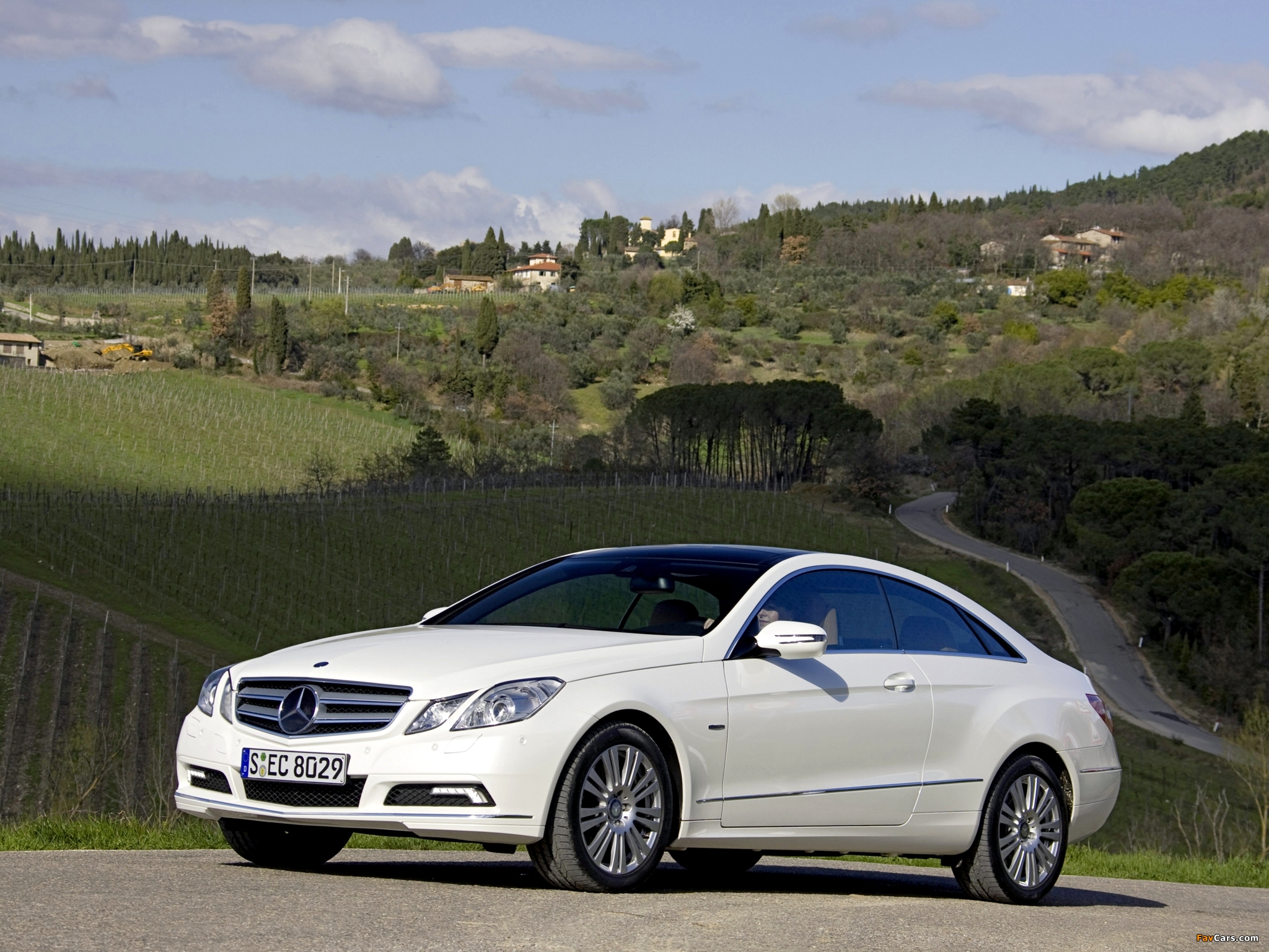 Photos of Mercedes-Benz E 350 CGI Coupe (C207) 2009–12 (2048 x 1536)