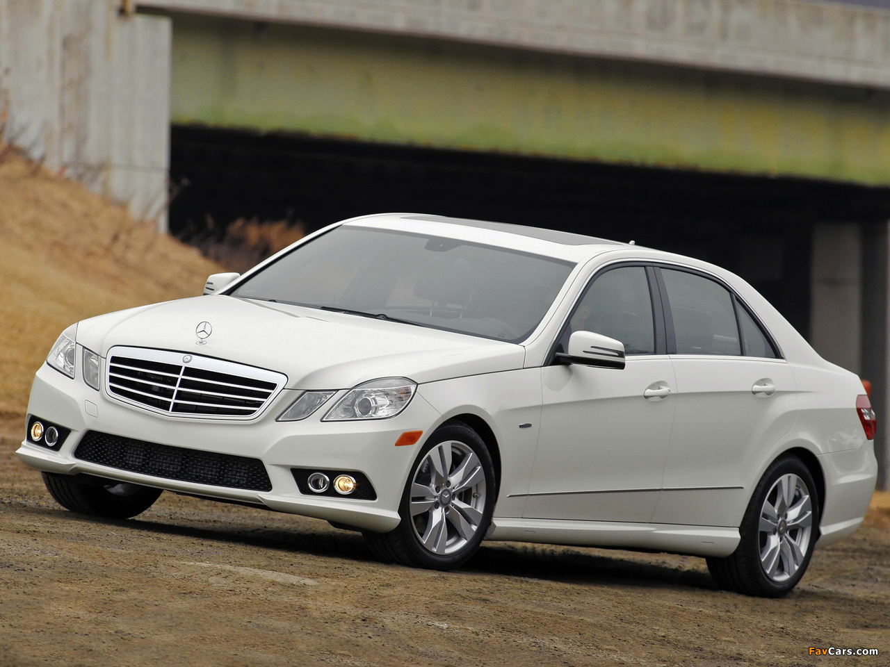 Photos of Mercedes-Benz E 350 BlueTec AMG Sports Package US-spec (W212) 2009–12 (1280 x 960)