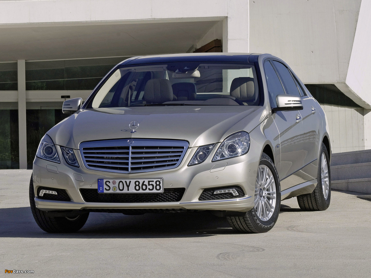 Photos of Mercedes-Benz E 350 CDI (W212) 2009–12 (1280 x 960)