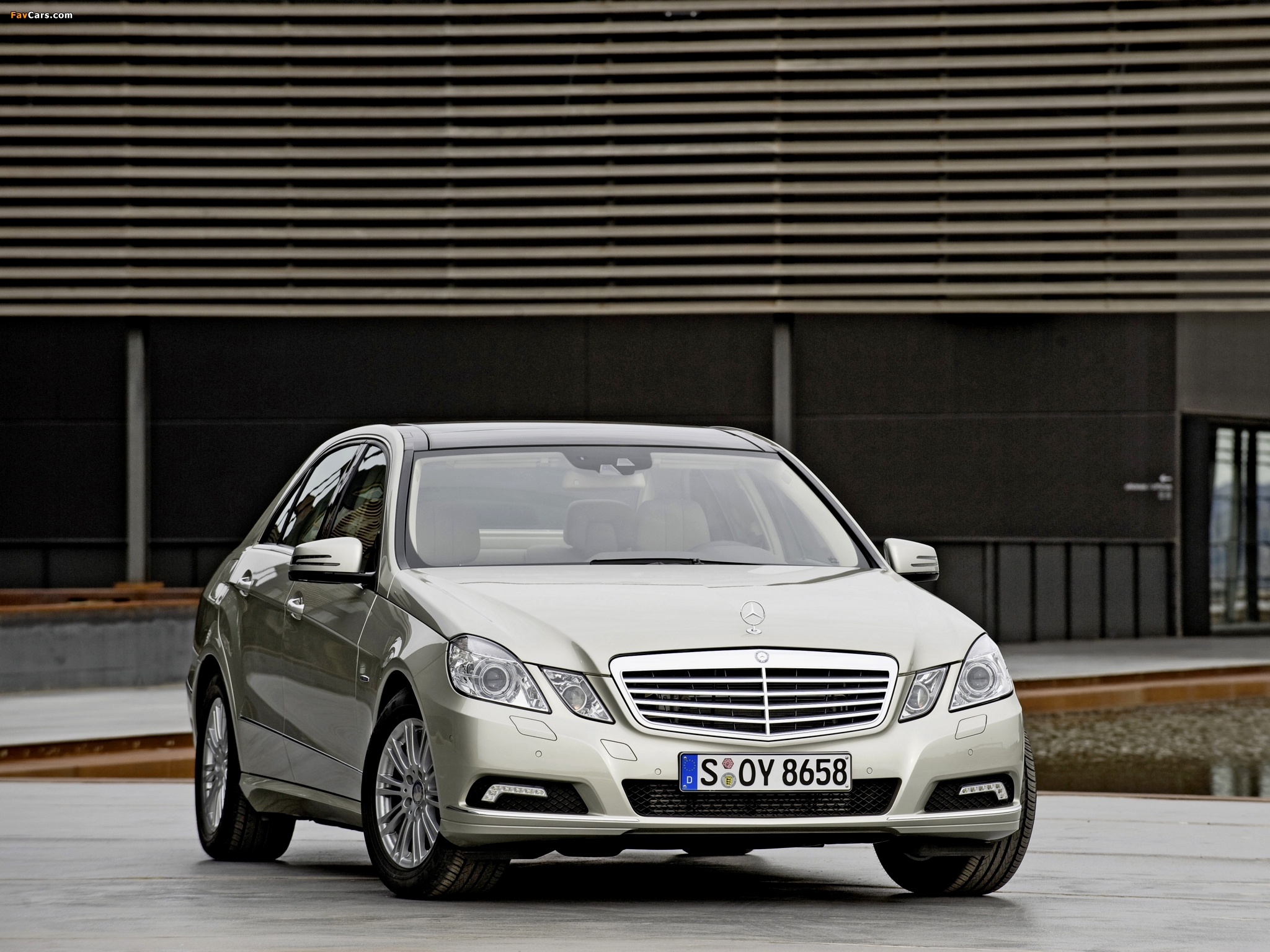 Photos of Mercedes-Benz E 350 CDI (W212) 2009–12 (2048 x 1536)