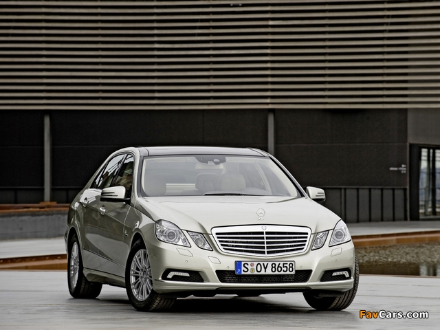 Photos of Mercedes-Benz E 350 CDI (W212) 2009–12 (640 x 480)