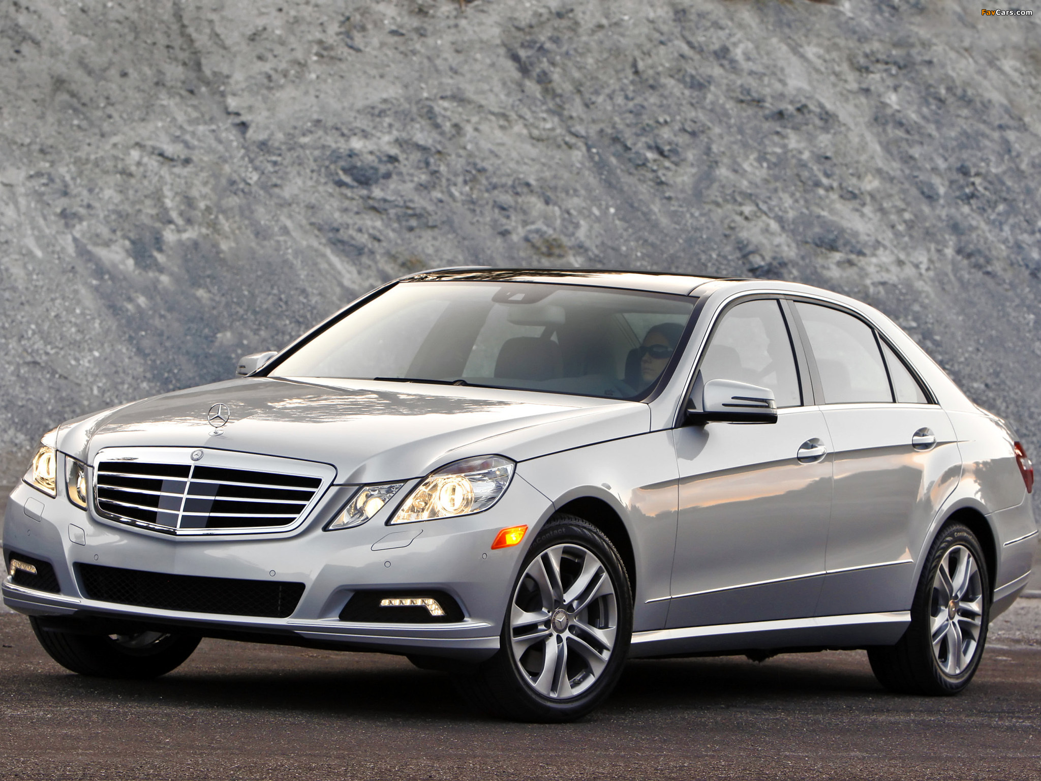 Photos of Mercedes-Benz E 350 US-spec (W212) 2009–12 (2048 x 1536)