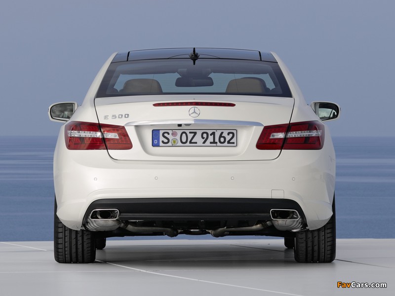 Photos of Mercedes-Benz E 500 Coupe AMG Sports Package (C207) 2009–12 (800 x 600)