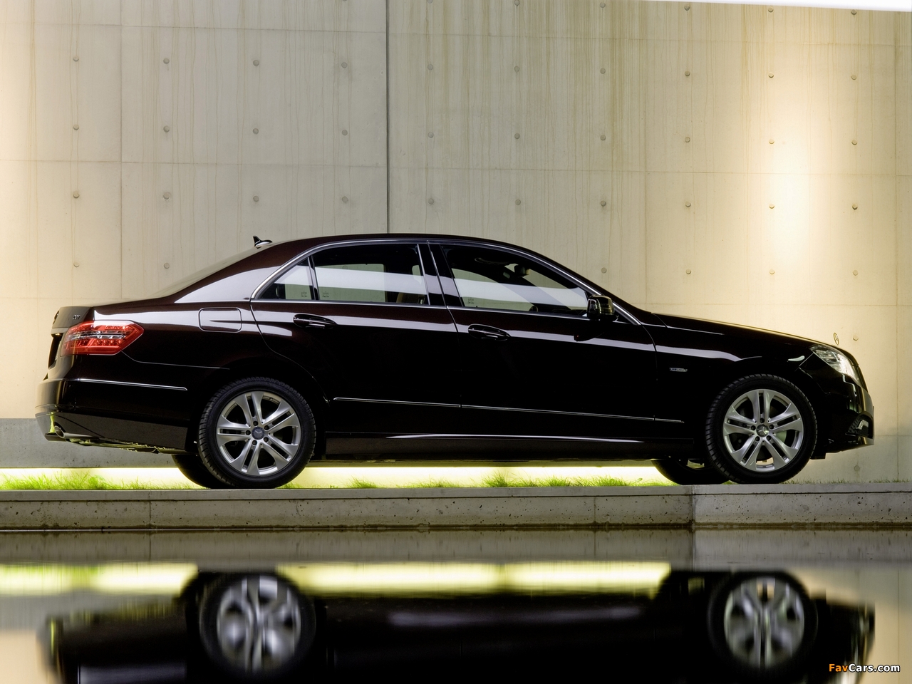 Photos of Mercedes-Benz E 350 CGI (W212) 2009–12 (1280 x 960)