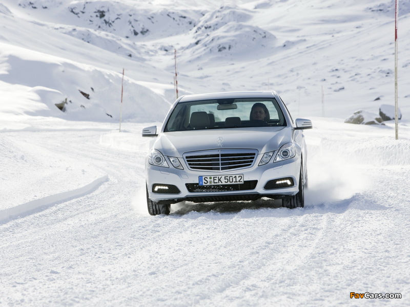 Photos of Mercedes-Benz E 350 4MATIC (W212) 2009–12 (800 x 600)