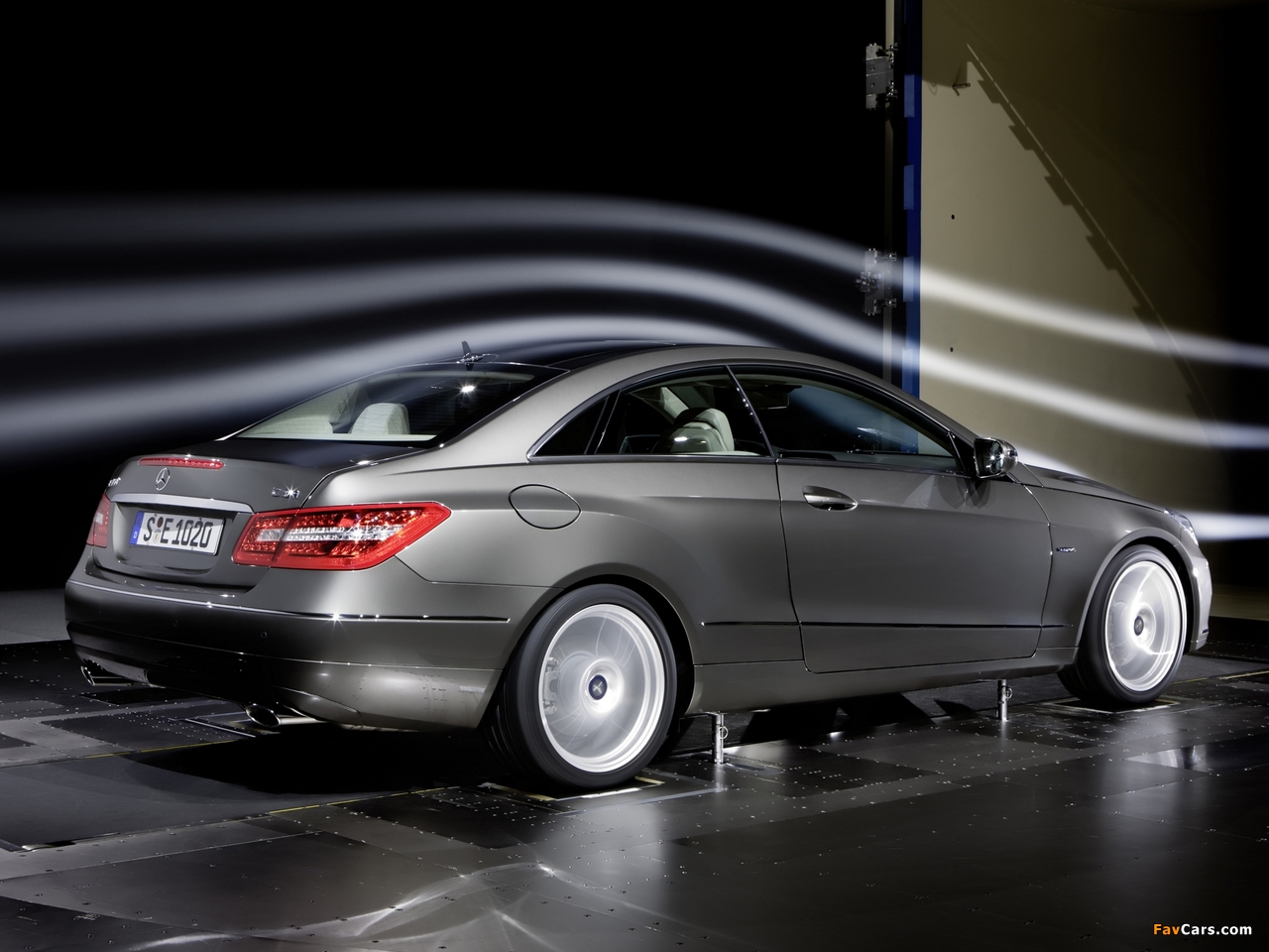 Photos of Mercedes-Benz E 350 CDI Coupe (C207) 2009–12 (1280 x 960)