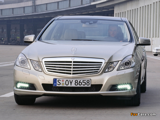 Photos of Mercedes-Benz E 350 CDI (W212) 2009–12 (640 x 480)