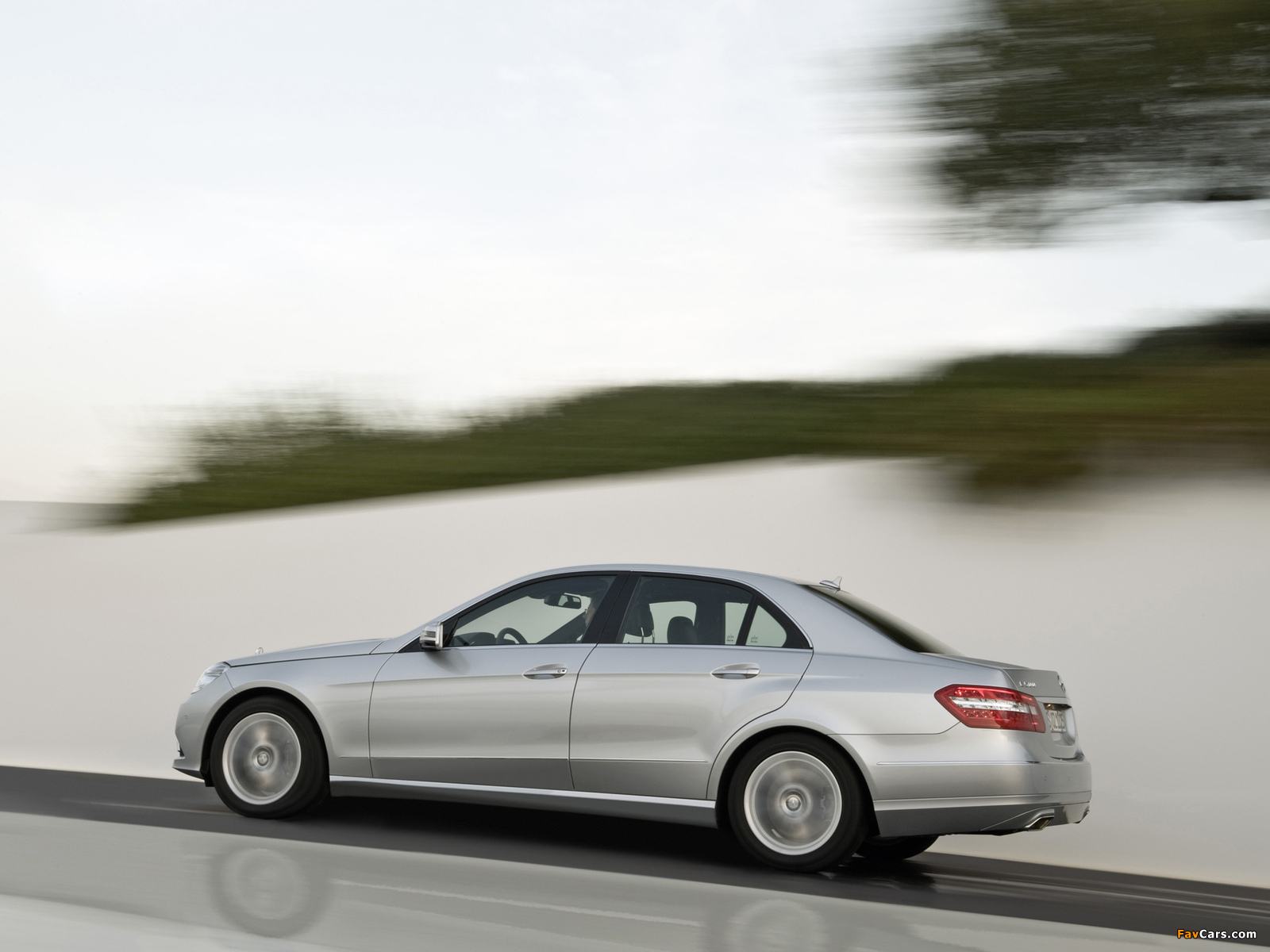 Photos of Mercedes-Benz E 500 (W212) 2009–12 (1600 x 1200)