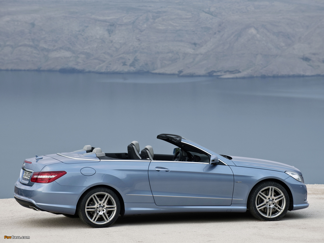 Photos of Mercedes-Benz E 500 Cabrio AMG Sports Package (A207) 2010–12 (1280 x 960)