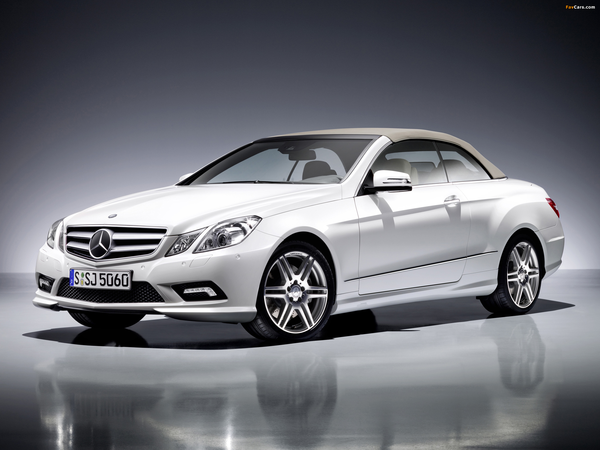 Photos of Mercedes-Benz E 500 Cabrio AMG Sports Package (A207) 2010–12 (2048 x 1536)