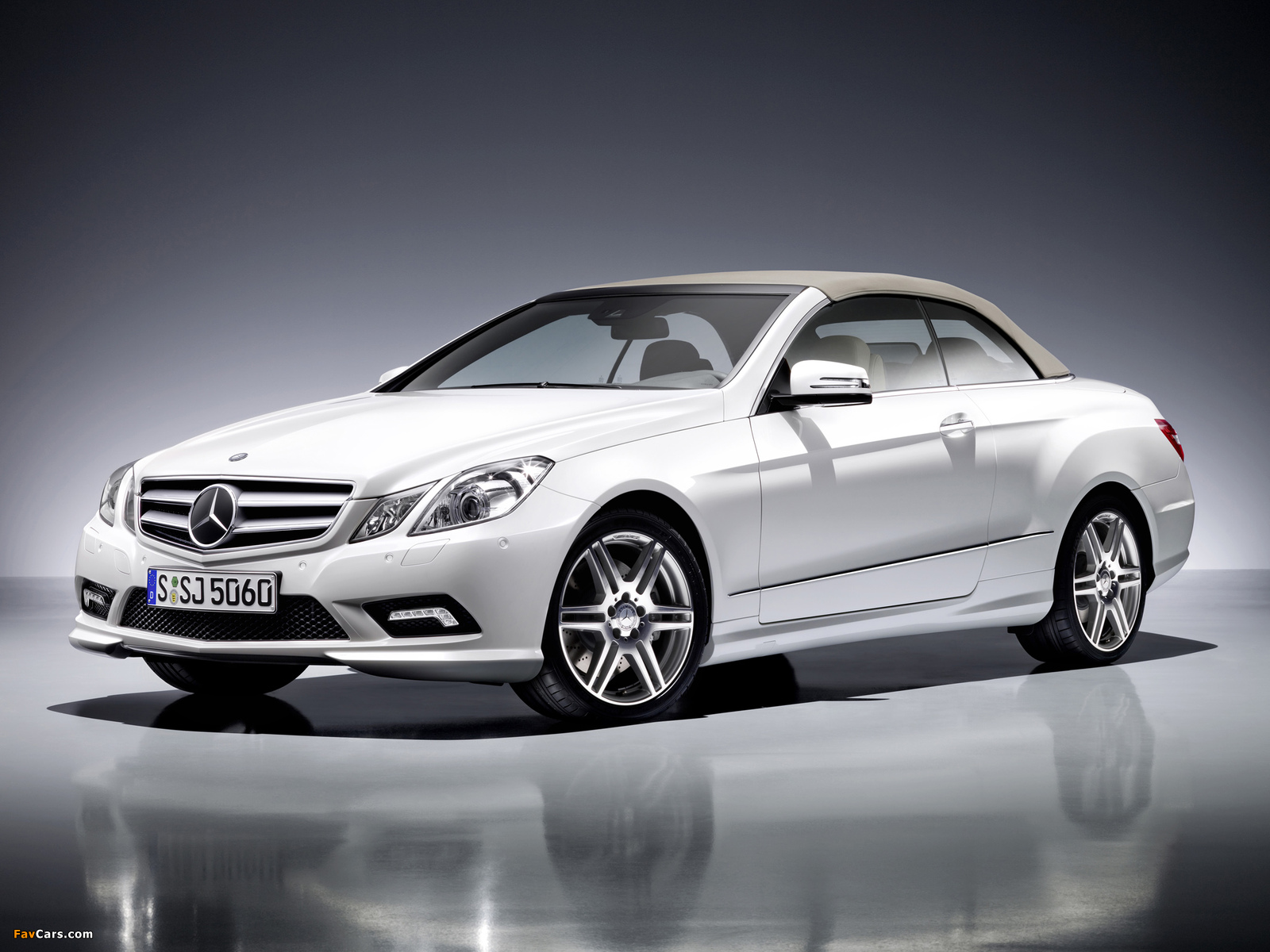 Photos of Mercedes-Benz E 500 Cabrio AMG Sports Package (A207) 2010–12 (1600 x 1200)