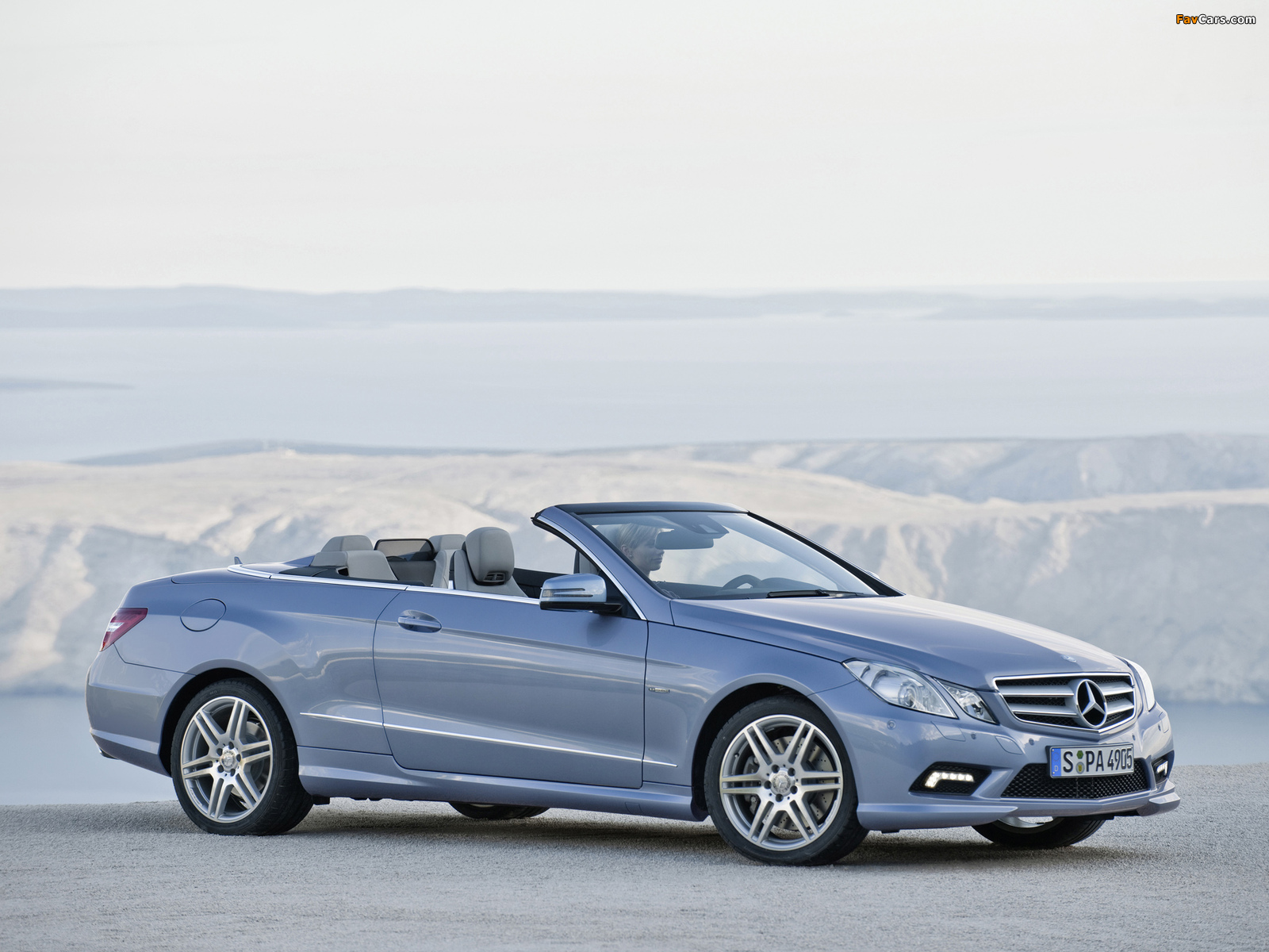 Photos of Mercedes-Benz E 500 Cabrio AMG Sports Package (A207) 2010–12 (1600 x 1200)