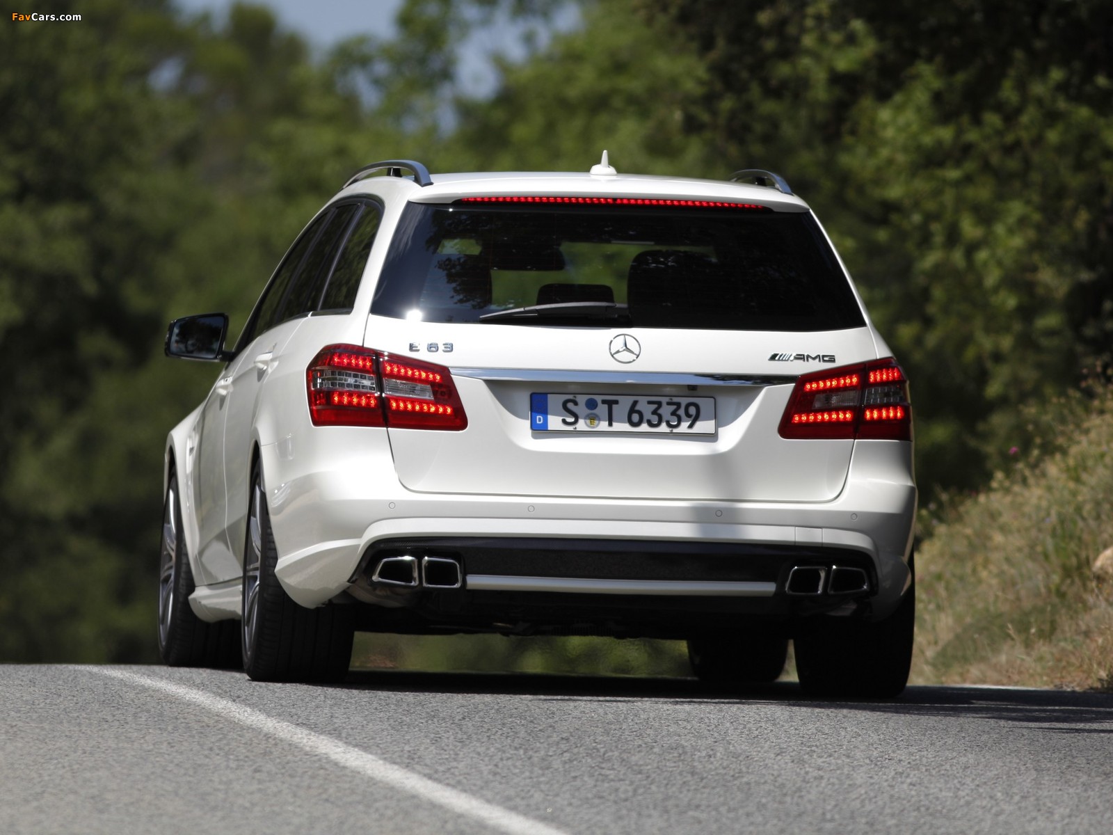 Photos of Mercedes-Benz E 63 AMG Estate (S212) 2011–12 (1600 x 1200)