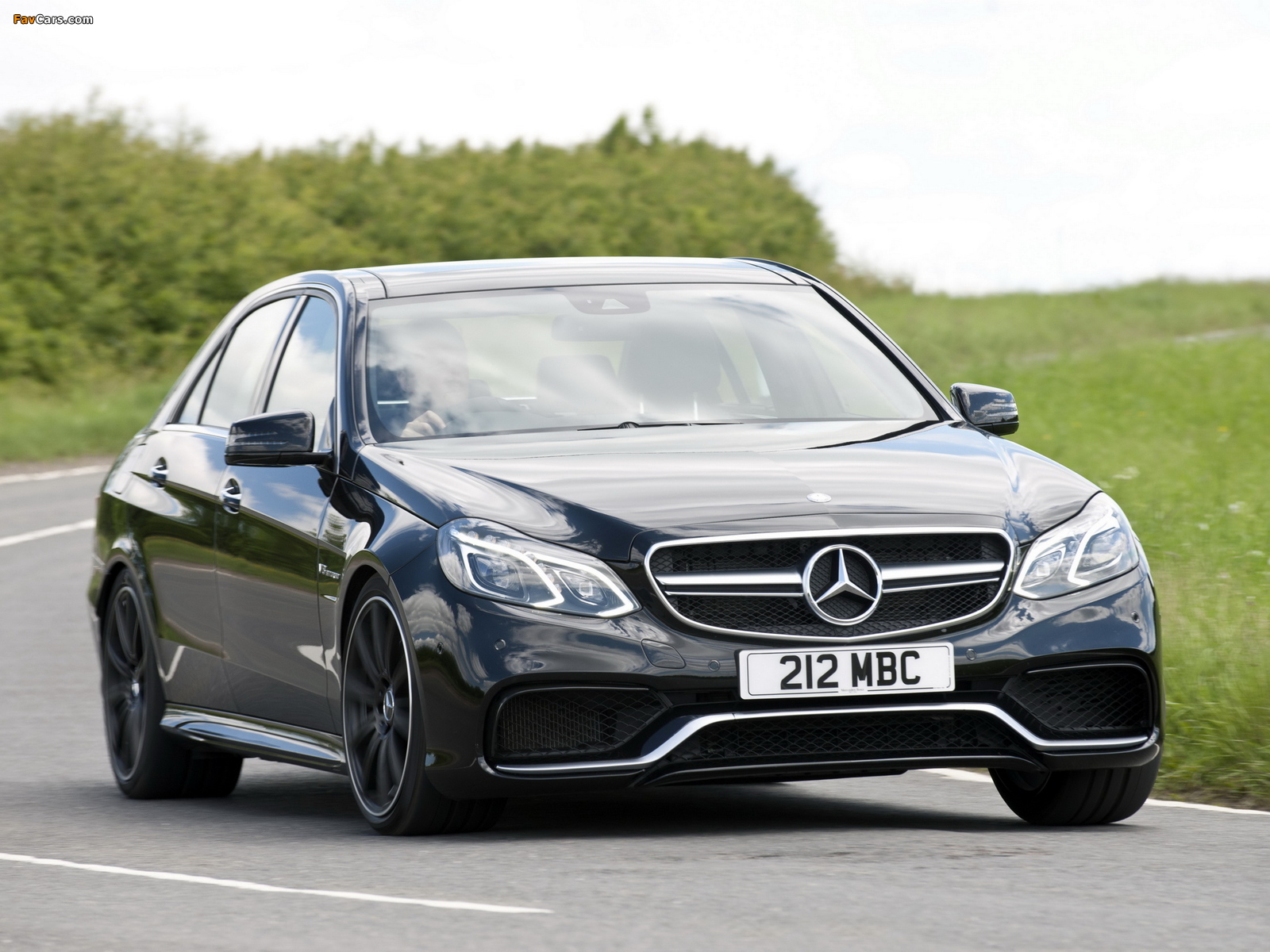 Photos of Mercedes-Benz E 63 AMG UK-spec (W212) 2013 (1600 x 1200)