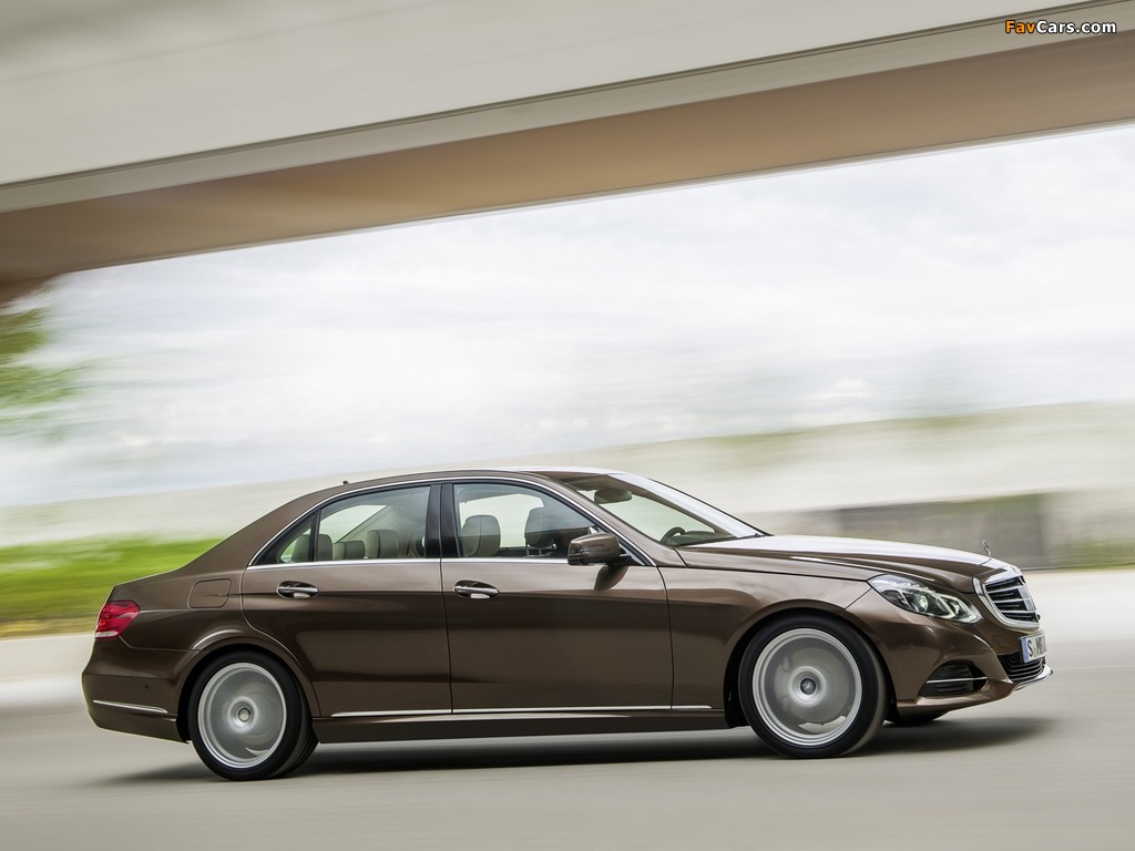 Photos of Mercedes-Benz E 300 BlueTec Hybrid (W212) 2013 (1024 x 768)