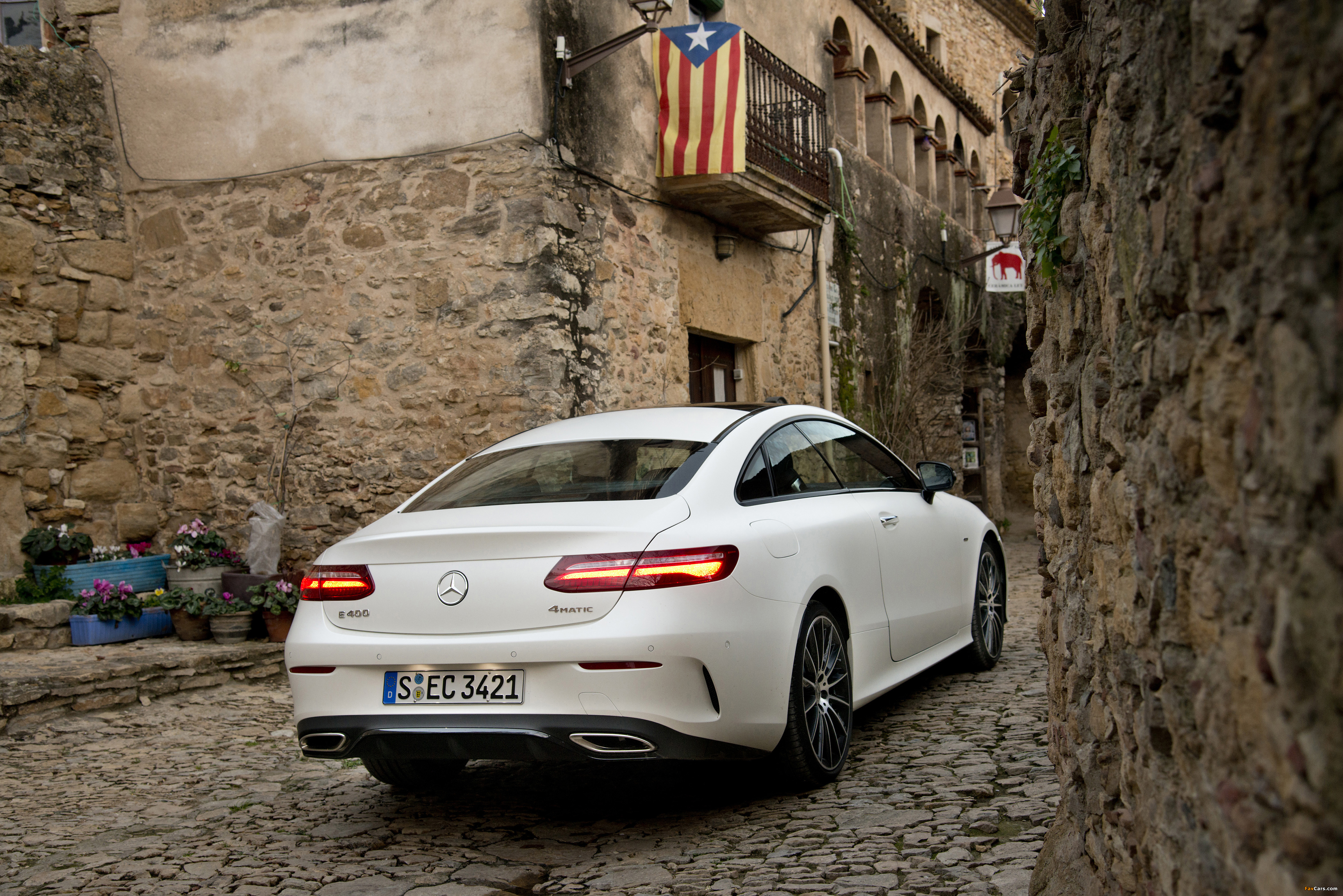 Photos of Mercedes-Benz E 400 4MATIC AMG Line Coupé 