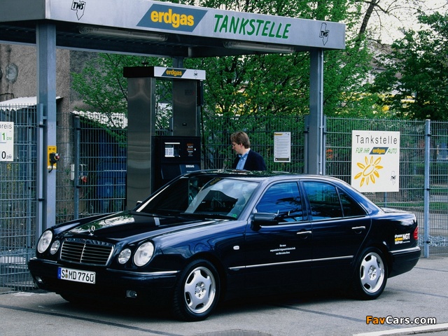 Photos of Mercedes-Benz E 230 NGT (W210) (640 x 480)