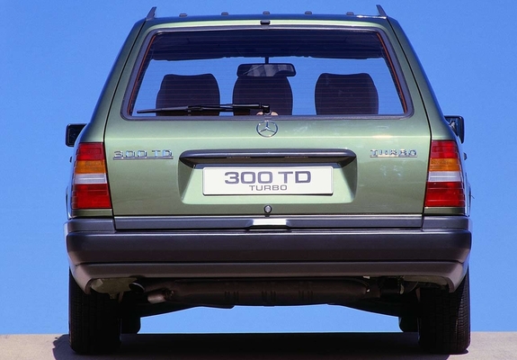 Pictures of Mercedes-Benz 300 TD Turbo (S124) 1986–93