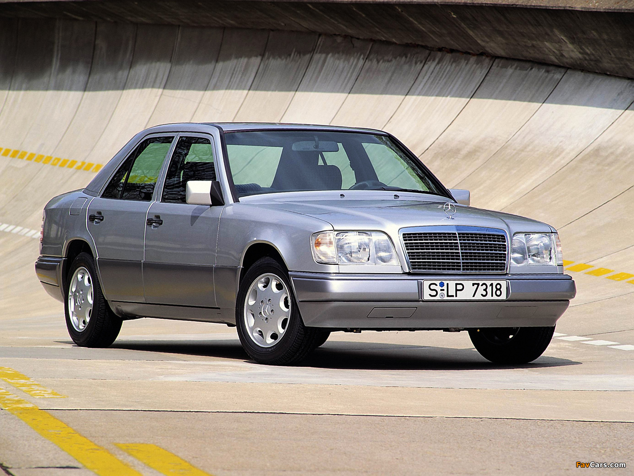 Pictures of Mercedes-Benz E 220 (W124) 1993–95 (1280 x 960)