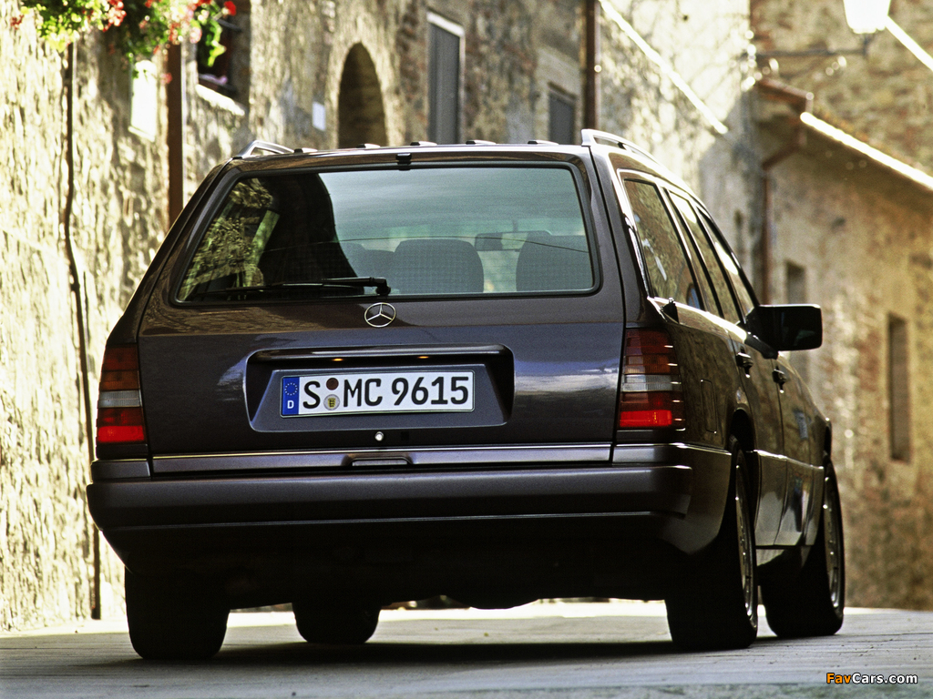 Pictures of Mercedes-Benz E-Klasse Estate (S124) 1993–96 (1024 x 768)