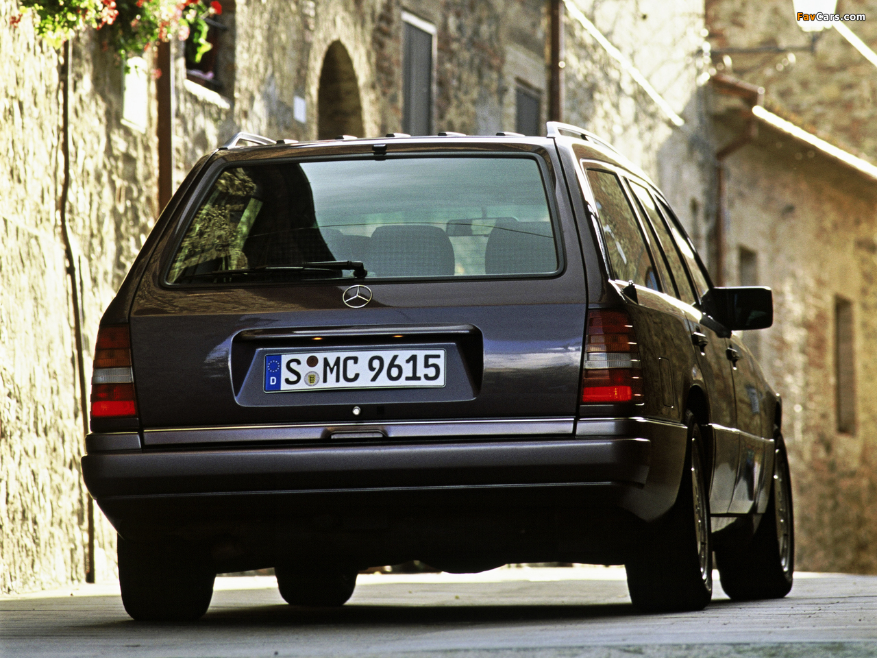 Pictures of Mercedes-Benz E-Klasse Estate (S124) 1993–96 (1280 x 960)