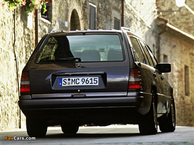 Pictures of Mercedes-Benz E-Klasse Estate (S124) 1993–96 (640 x 480)